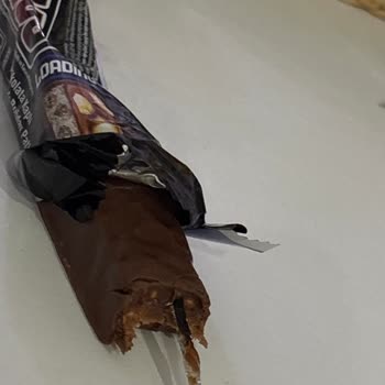 Eti Maximus Çikolatası İçinde Sert Plastik Parça Bulunması
