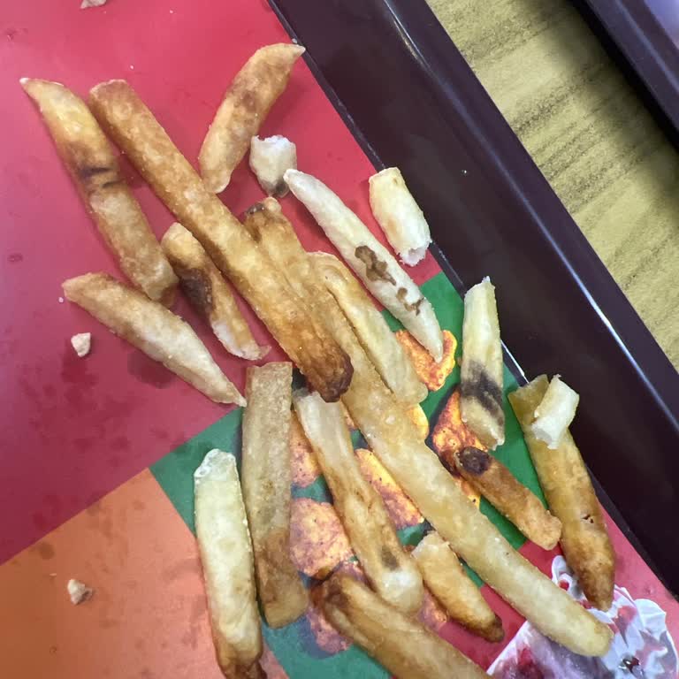 Kayseri Burger King Şubesinde Simsiyah Patates Kızartması İçin Ücret İadesi Talebi