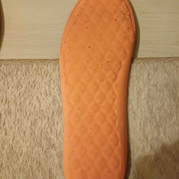 FLO Mağazasındaki Tabanlıklar Bir Günde Yırtıldı, Kalitesiz