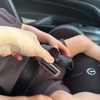 Konforsuz Ve Güvenli Olmayan Oto Koltuğu Bebeğimin Baş Ve Boynunu Rahatsız Ediyor