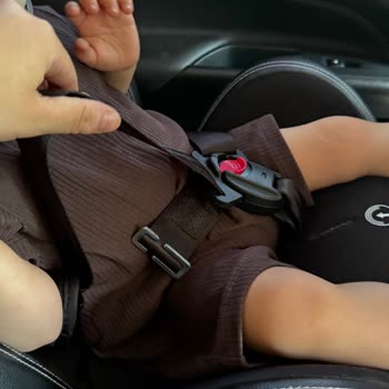 Konforsuz Ve Güvenli Olmayan Oto Koltuğu Bebeğimin Baş Ve Boynunu Rahatsız Ediyor