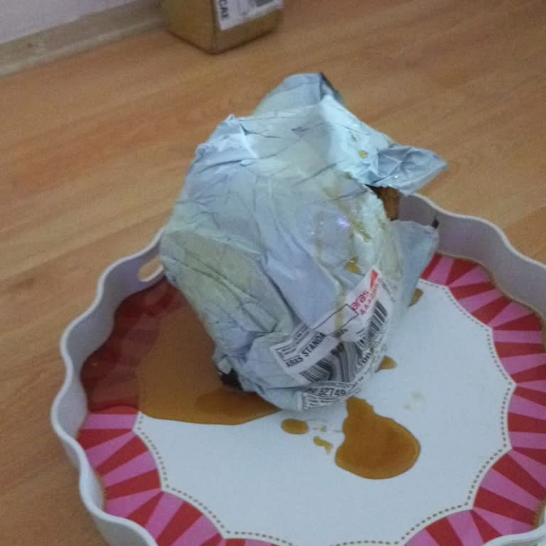 Cam Kavanoz Kırıldı, Kestane Balı Döküldü Ve Kargo Hasarı Gizlendi