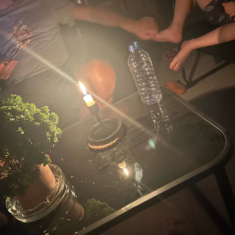 İzmir Karşıyaka’da Uzun Süreli Elektrik Kesintileri Çocukları Ve Gıdaları Zarar Görüyor