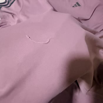 İade Ve Değişim Talebi: Üretim Hatası Olan Adidas Tişört