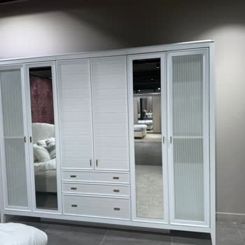 Gardırop Modeli Yanlış Gönderildi, Vidalar Eksik Ve Kırlent Renkleri Uyuşmaz