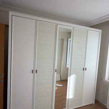 Gardırop Modeli Yanlış Gönderildi, Vidalar Eksik Ve Kırlent Renkleri Uyuşmaz