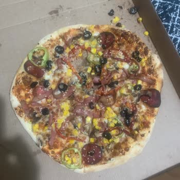 Hamuru Delik Pizza Ve Faturasız Teslimat Şikayeti