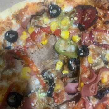 Hamuru Delik Pizza Ve Faturasız Teslimat Şikayeti