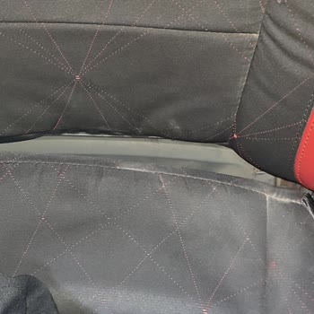 Kırık Ve Sallanan Koltukta Güvenlik Riski Ve Personelin İlgisiz Tutumu