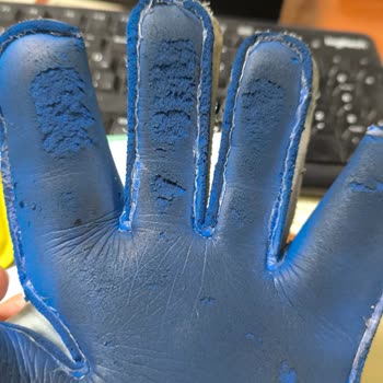 Ayıplı Elit Pro Kaleci Eldiveni Kısa Sürede Yırtıldı, Satıcı Değişim Reddetti