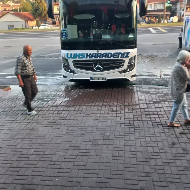 Muavinin Çocuklara Bağırması Ve Şiddetli Tavırları Yolcu Güvenliğini Tehlikeye Attı