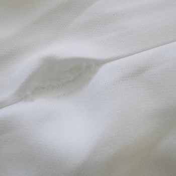 Yırtık Ve Kırık Pantolonlar İçin Uzun Süreli İade Beklemesi