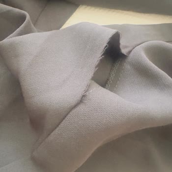 Yırtık Ve Kırık Pantolonlar İçin Uzun Süreli İade Beklemesi