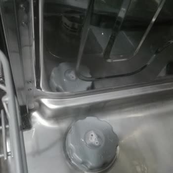 Yeni Tencere Ve Tavaların Çizilmesi Ve Servisin Sorun Görmemesi