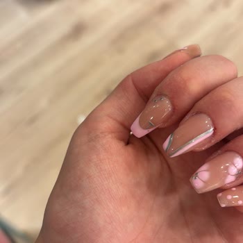 Duru Bella Beauty Tırnaklarımı Uzun Yaptılar Ve İstediğim Çiçek Modelini de Uygulamadılar