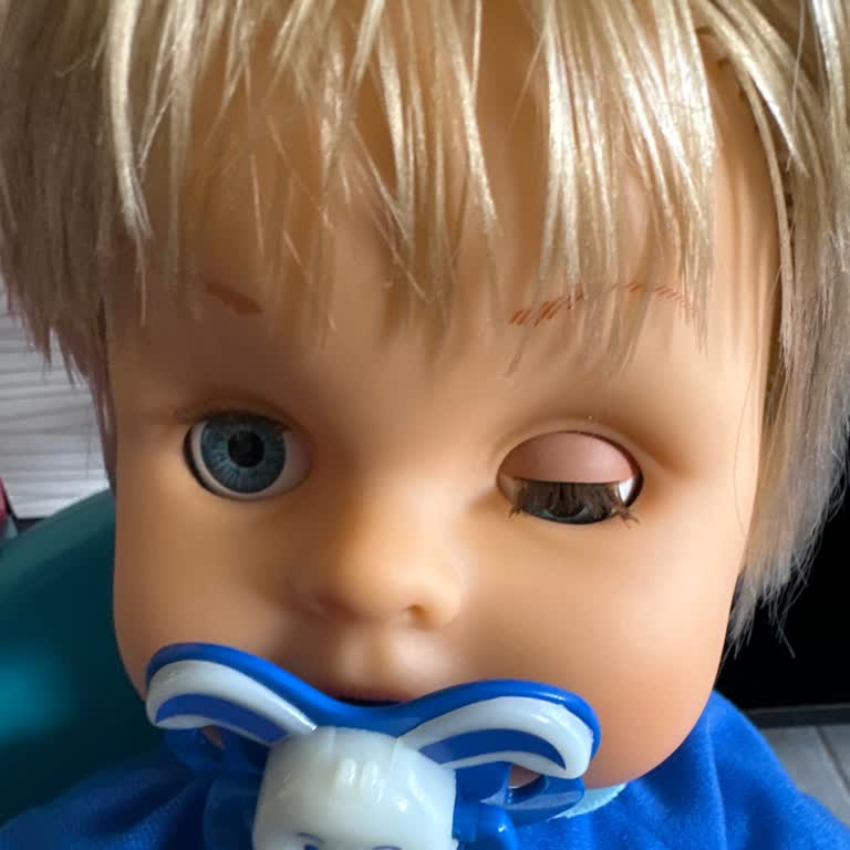 Sağ Göz Açılmayan Ve Sürekli Ağlayan Bebek Oyuncağı İçin Değişim Talebi