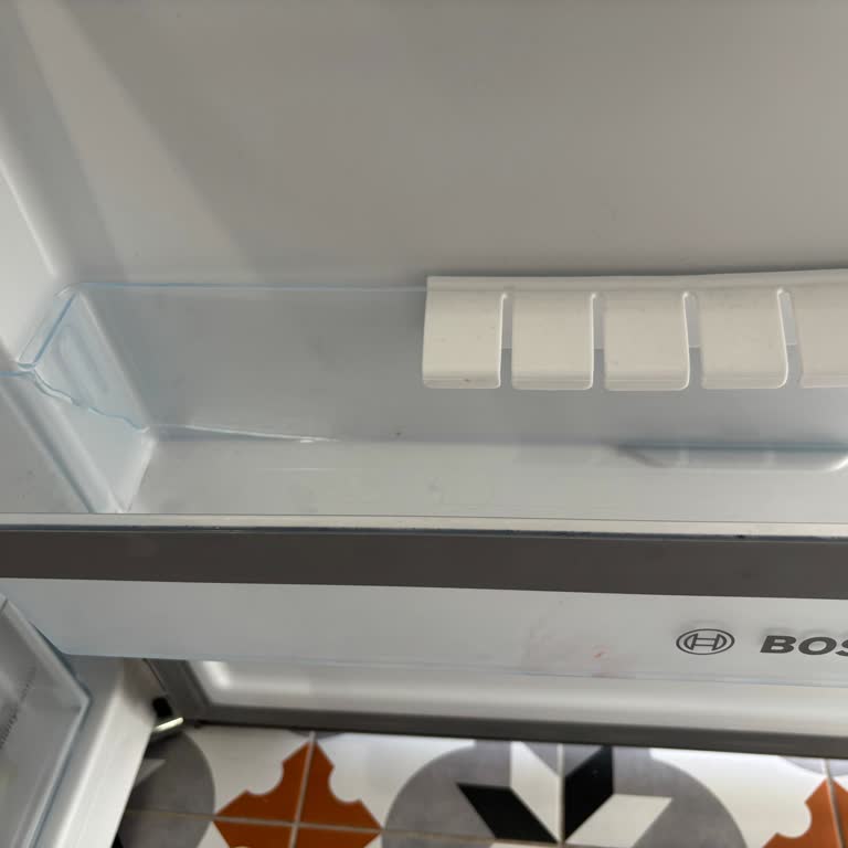 Bosch Buzdolabında Kendi Kendine Kırılan İçecek Rafı Garanti Kapsamına Alınmadı