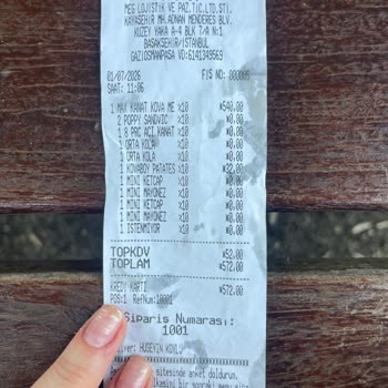 Popeyes Kayaşehir Şubesinde Hijyen Sorunu: Açık Kola Kapaklı Ve Saçlı Kanat, 572 TL İade Talebi