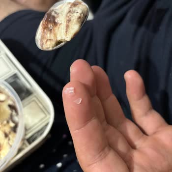 Dondurmanın İçindeki Plastik Parçalar Sağlık Riski Oluşturdu