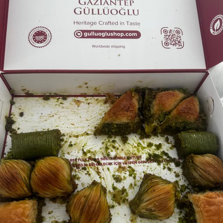 Güllüoğlu Efkan Güllü Ürünler Maalesef Sıradan Bir Baklavacıdan Alınmış Ürünlerden Farksızdı