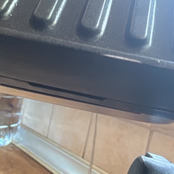 Kaplaması Dökülen Ve Kapakları Çarpan Ayıplı Sage Tost Makinesi İçin Ücretsiz Değişim İsteği
