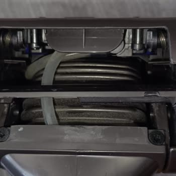 Dyson Süpürge Hortumu Kırıldı, Müşteri Hizmetleri Kullanıcı Hatası İddiasıyla Ücret Talep Ediyor