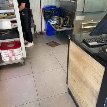 Domino's Pizza Şubesinde Soğuk Tavır Ve Hijyen İhmali