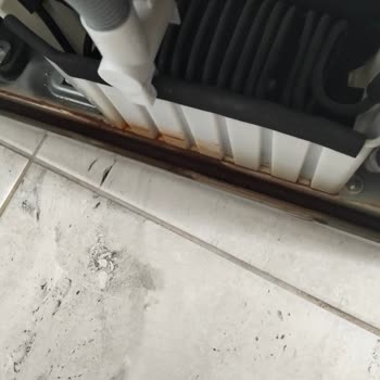 Arçelik Servisinin Yanlış Kurulumu Su Sızıntısına Ve Mutfak Dolabı Hasarına Yol Açtı