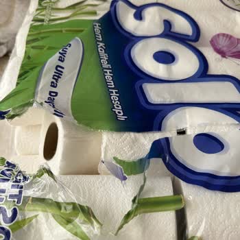 Solo Kağıt Havlunun Yarım Parçalı Kusurlu Rulosu