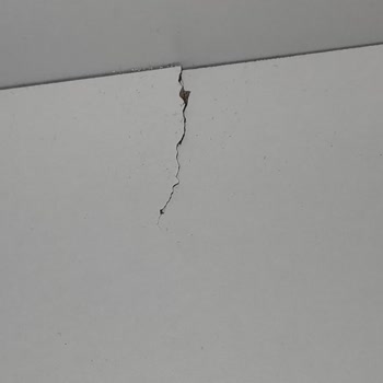 Mondi Home Mağazasında Montaj Hasarı, Gardırop Ve Komodinin Değişimi Talebi