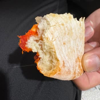 BİM Lezzethane Karışık Pizzada Kıl Bulundu: Özür Ve İade Talebi