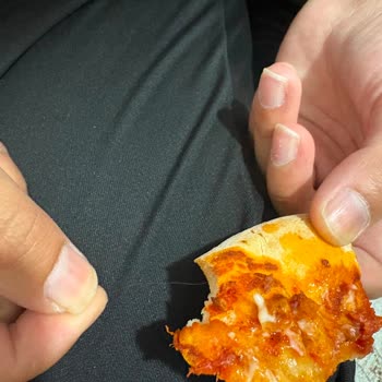 BİM Lezzethane Karışık Pizzada Kıl Bulundu: Özür Ve İade Talebi