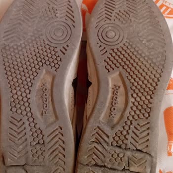 Reebok Sneaker’da Yan Açılmalar Ve Taban Çökmesi Garanti Reddi