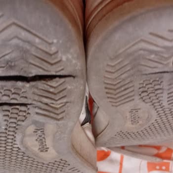 Reebok Sneaker’da Yan Açılmalar Ve Taban Çökmesi Garanti Reddi
