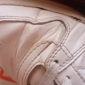 Reebok Sneaker’da Yan Açılmalar Ve Taban Çökmesi Garanti Reddi