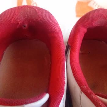 Reebok Sneaker’da Yan Açılmalar Ve Taban Çökmesi Garanti Reddi
