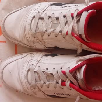 Reebok Sneaker’da Yan Açılmalar Ve Taban Çökmesi Garanti Reddi