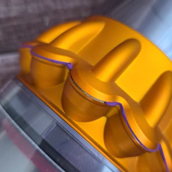 Dyson V15 Detect Silikon Gövde Parçalarında Kırılma Ve Kopma, Garanti Kapsamında Değişim Reddi