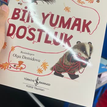 Raflarda Satışa Kapalı Kitaplar Ve Açıklama Eksikliği