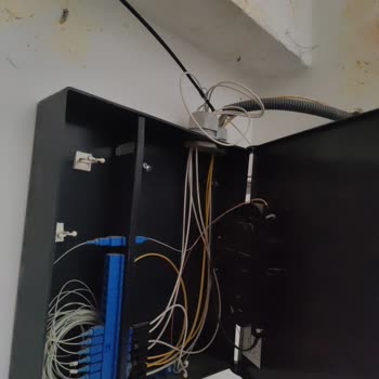 Kocaeli Çayırova'da Kırık Fiber Kablo Nedeniyle İnternet Kesintisi Ve Acil Tamir Talebi