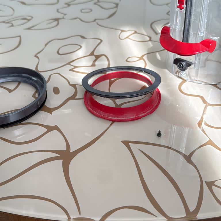 Dyson V15 İç Kırmızı Lastik Çıktı, Yedek Parça Ve Montaj İçin Yardım İstiyorum