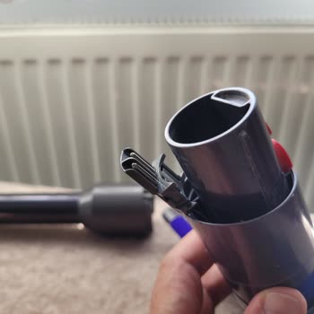 Dyson V12 Lazerli Parke Başlığının Üretim Hatası Nedeniyle Ücretsiz Değişim Talebi