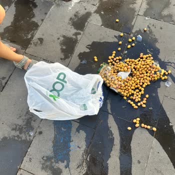 Poşetin Yırtılması Nedeniyle Zeytin Kavanozu Kırıldı