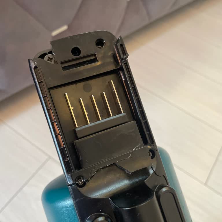 Philips 6000 Dikey Süpürge Batarya Bölümünün Kırılganlığı Ve Garanti Talebi