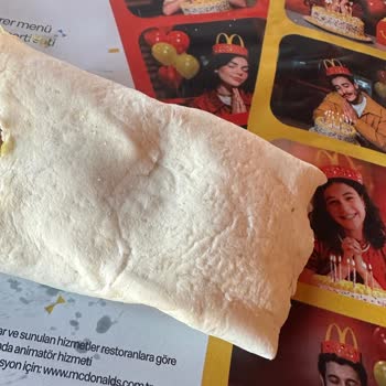 McDonald's Şubesinde Soğuk, Eksik Ve Küçük Ürünler İlgisiz Çalışan Davranışı