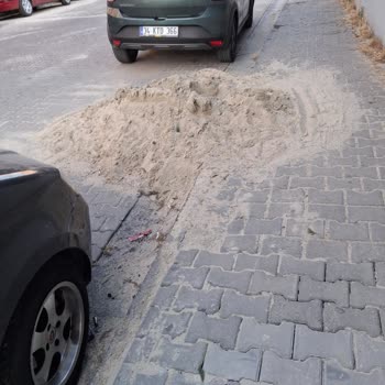 Hamidiye Mahallesinde Yol Çalışması Sonrası Kum Ve Moloz Temizlenmesi Gerekiyor