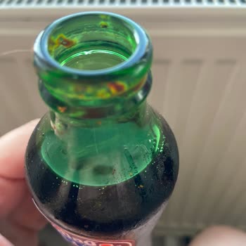 A101 Uludağ Frutti Gazlı İçeceğinde Şişe Ağızı Küfle Kaplı Ve Sağlık Riski