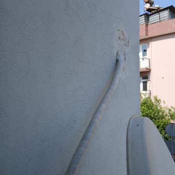 Montajda Dış Cephede Çatlak Ve Kalitesiz İşçilik