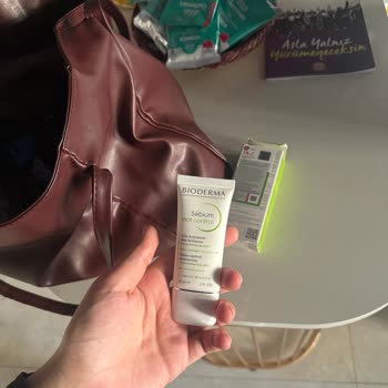 Alpdeniz Eczanesi Çalışanının Kaba Tavrı