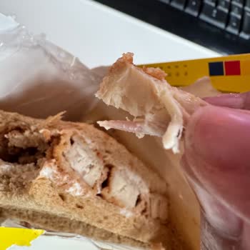 Dardanel Migros’tan Aldığım Sandviçte Kemik Parçası Çıktı Ve Güvenim Sarsıldı